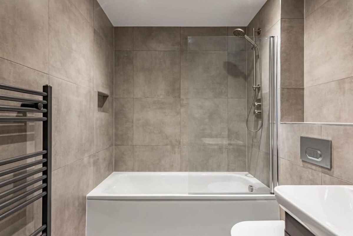 Zeni, Ouse Court 2 Bedroom Apartment