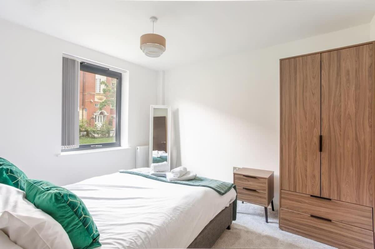 Zeni, Ouse Court 2 Bedroom Apartment *