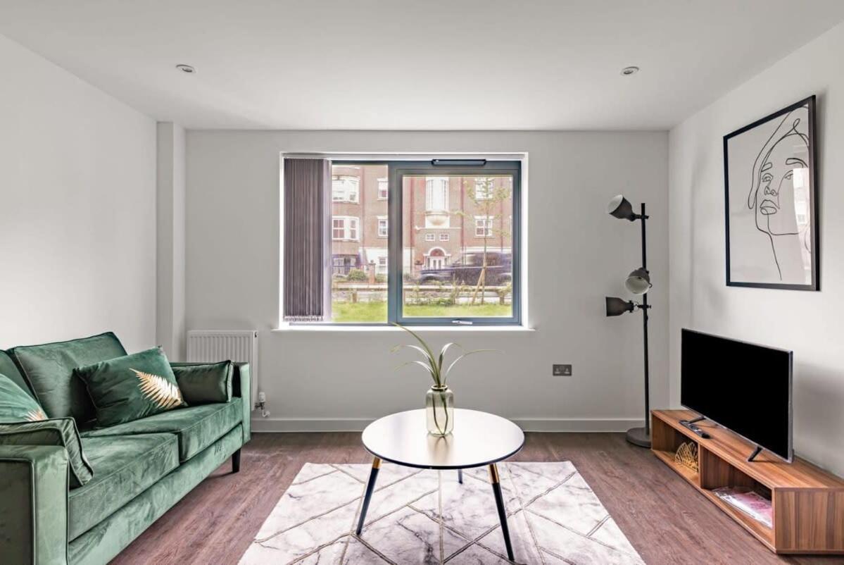 Zeni, Ouse Court 2 Bedroom