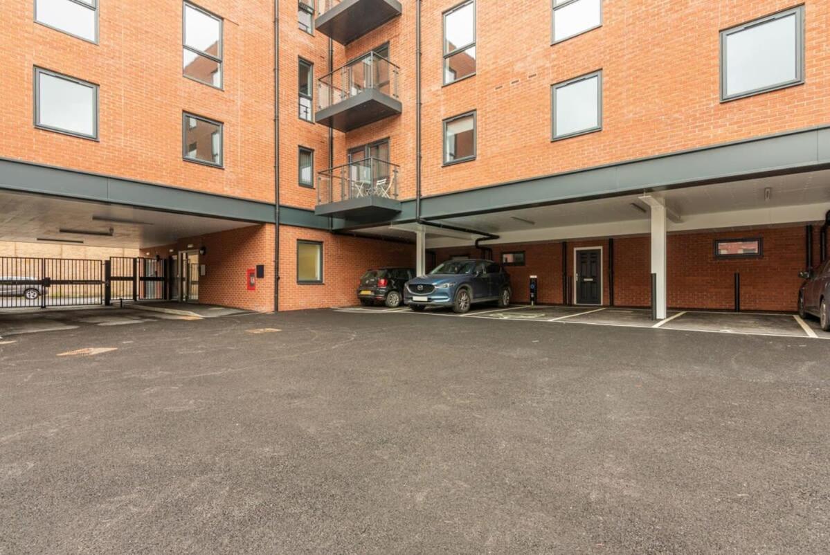 Zeni, Ouse Court 2 Bedroom * York