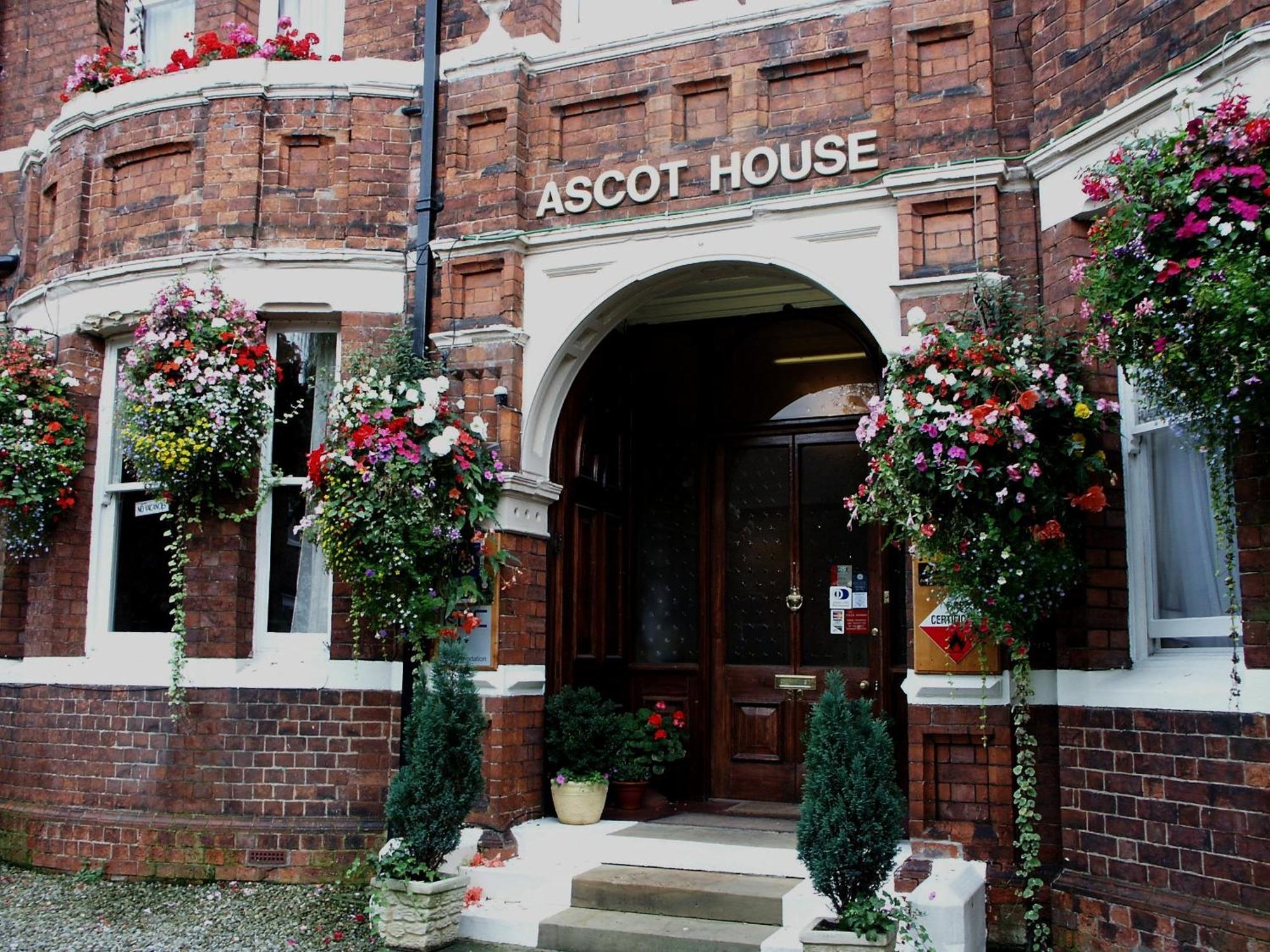 Guest house Ascot House York