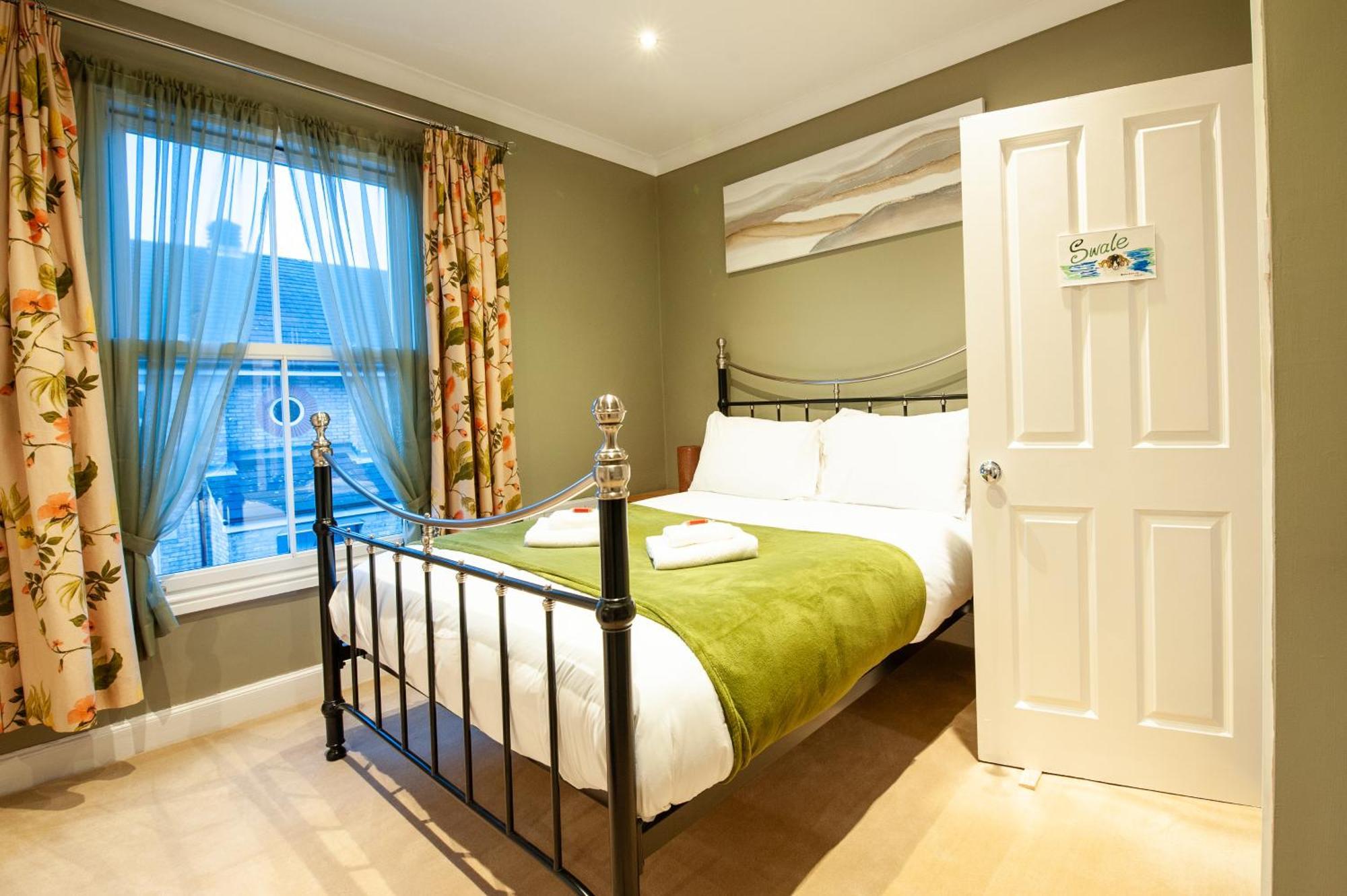 Clifford House - 4 Bed Within The Walls *