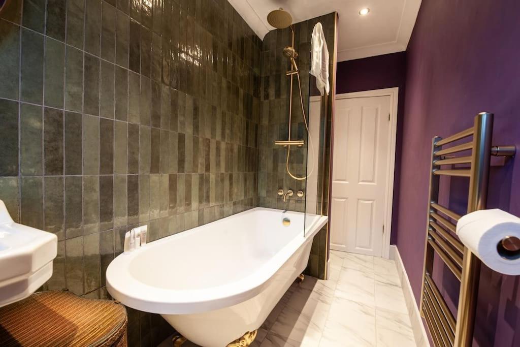 Clifford House - 4 Bed Within The Walls