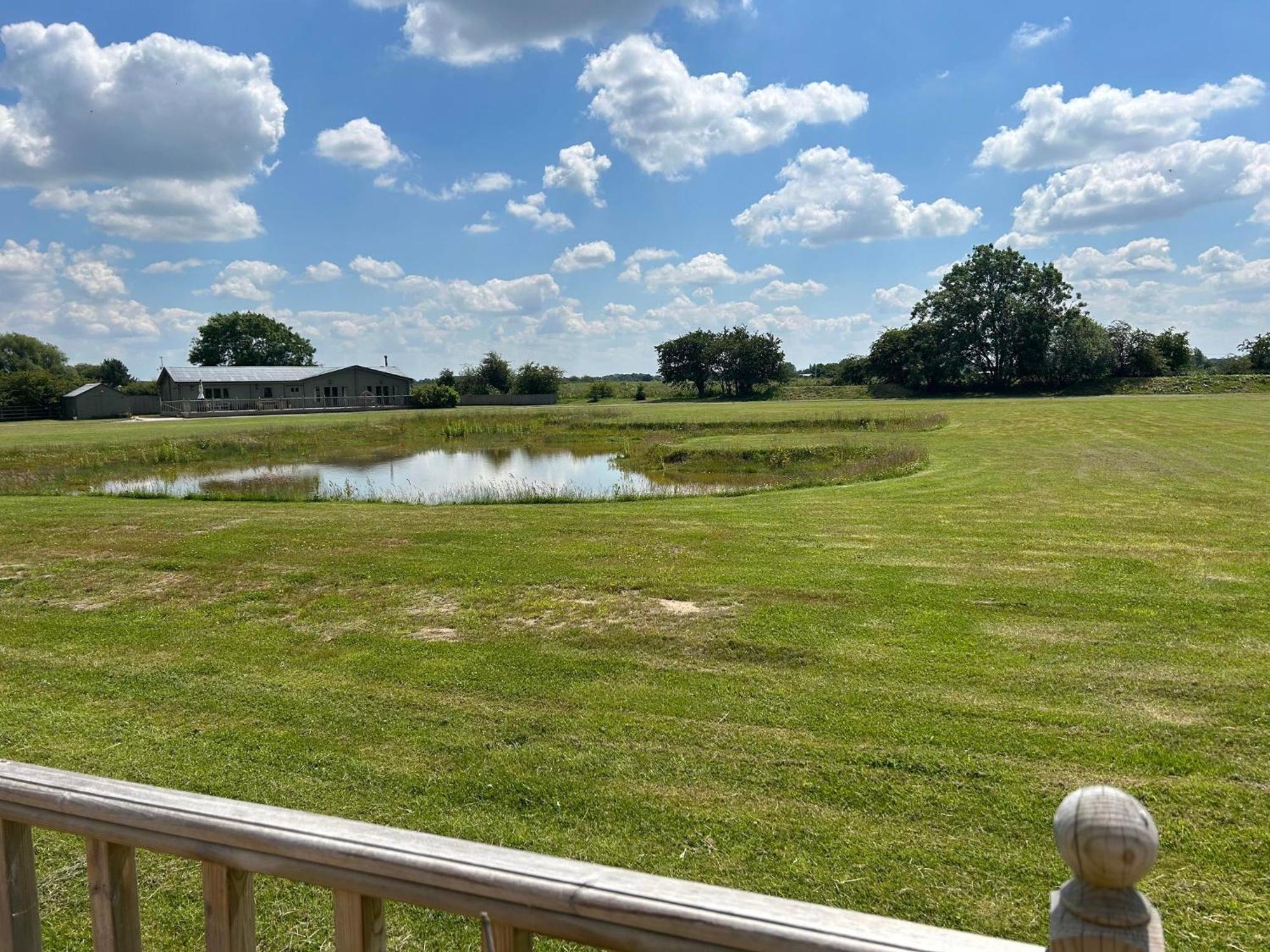 4bed Sleeps8-pet Friendly-hot Tub-log Burner Holiday home