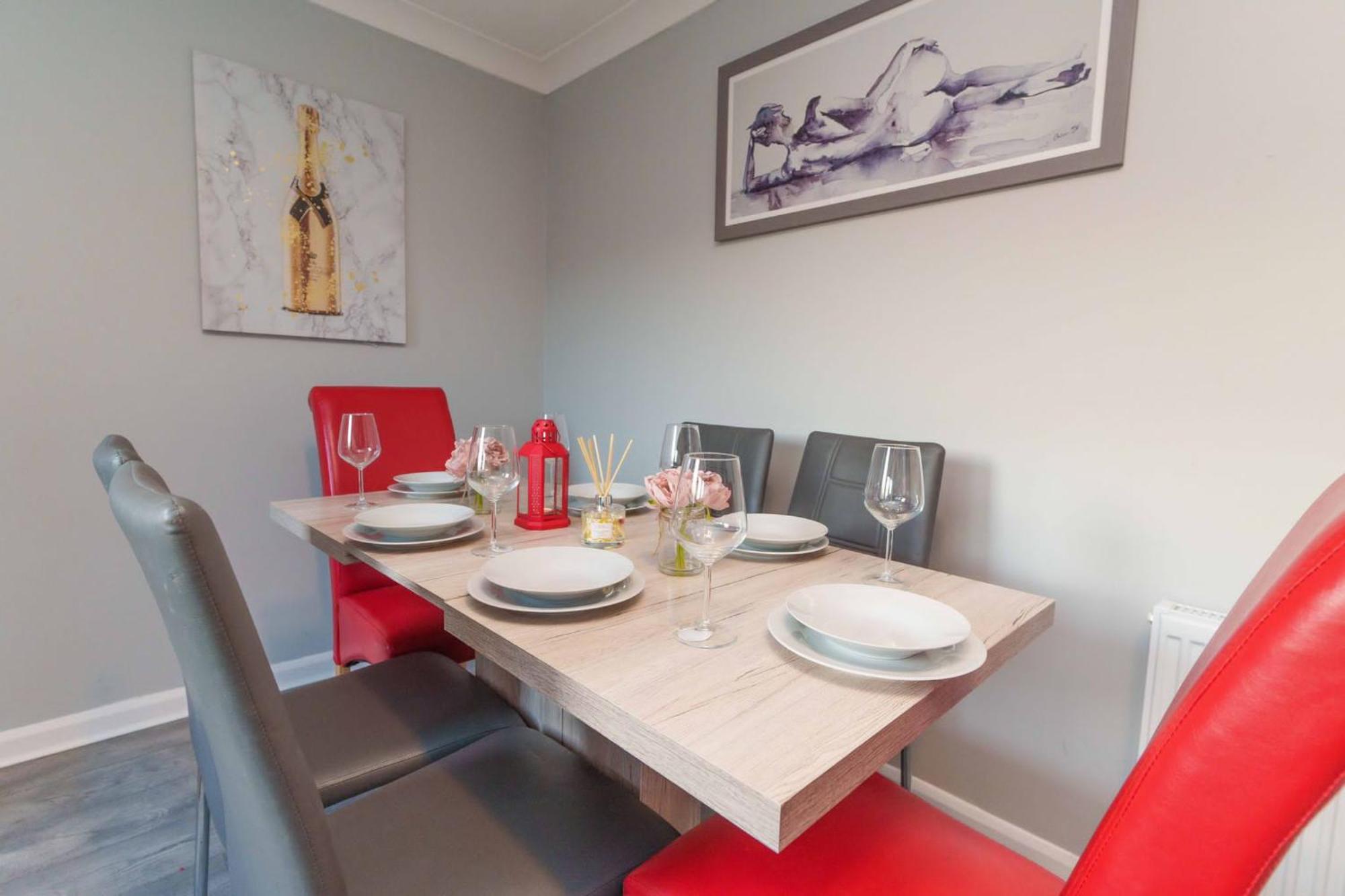 House With Free Parking Holiday home *