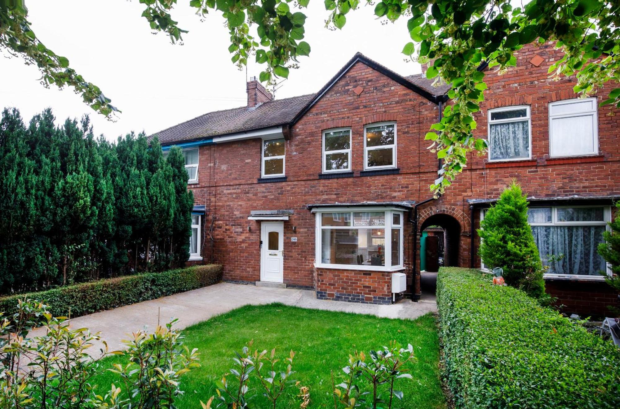 The Burton 3 Bedroom House Sleeps 6