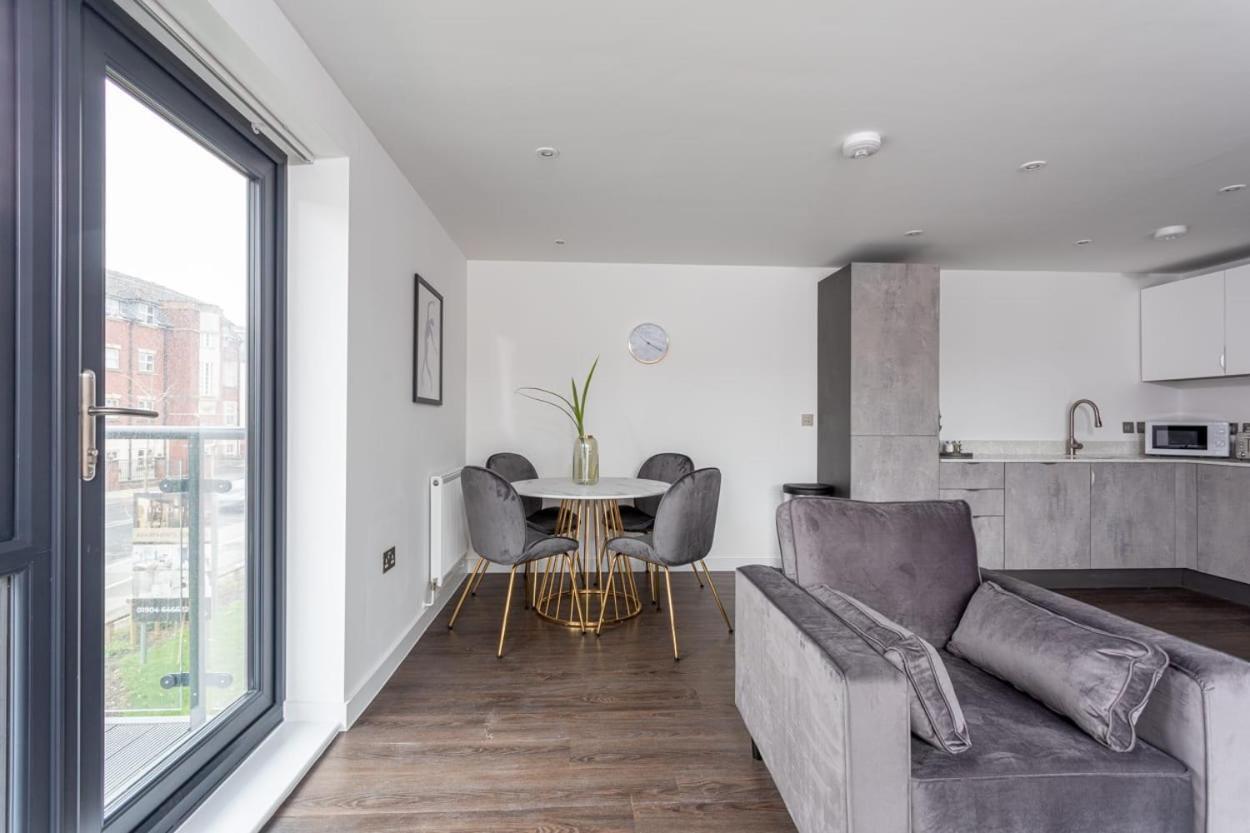 Stayzeni, Ouse Court Modern 2 Bed *