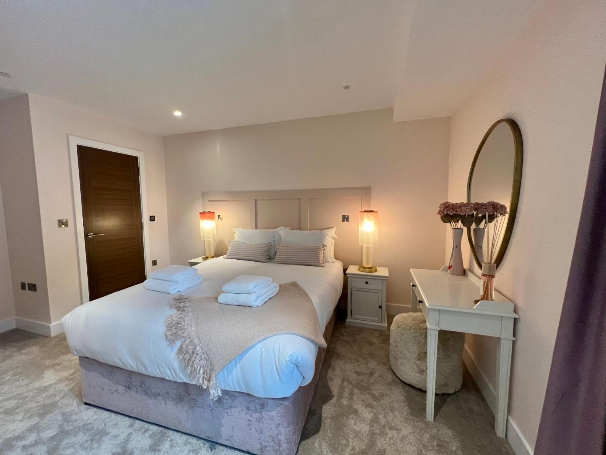 The Pink Palace At Ryedale House Apartment *
