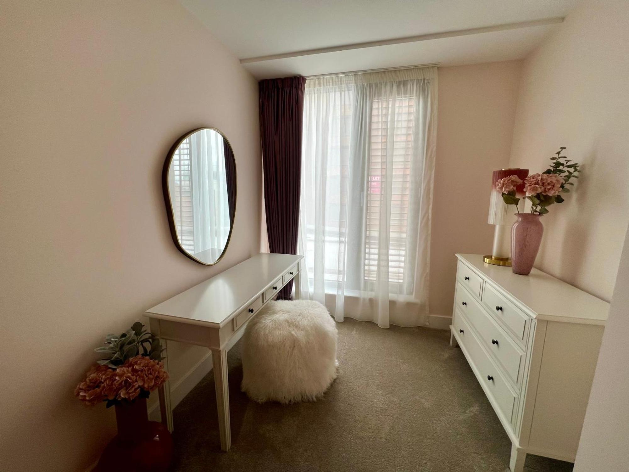 The Pink Palace At Ryedale House Apartment *