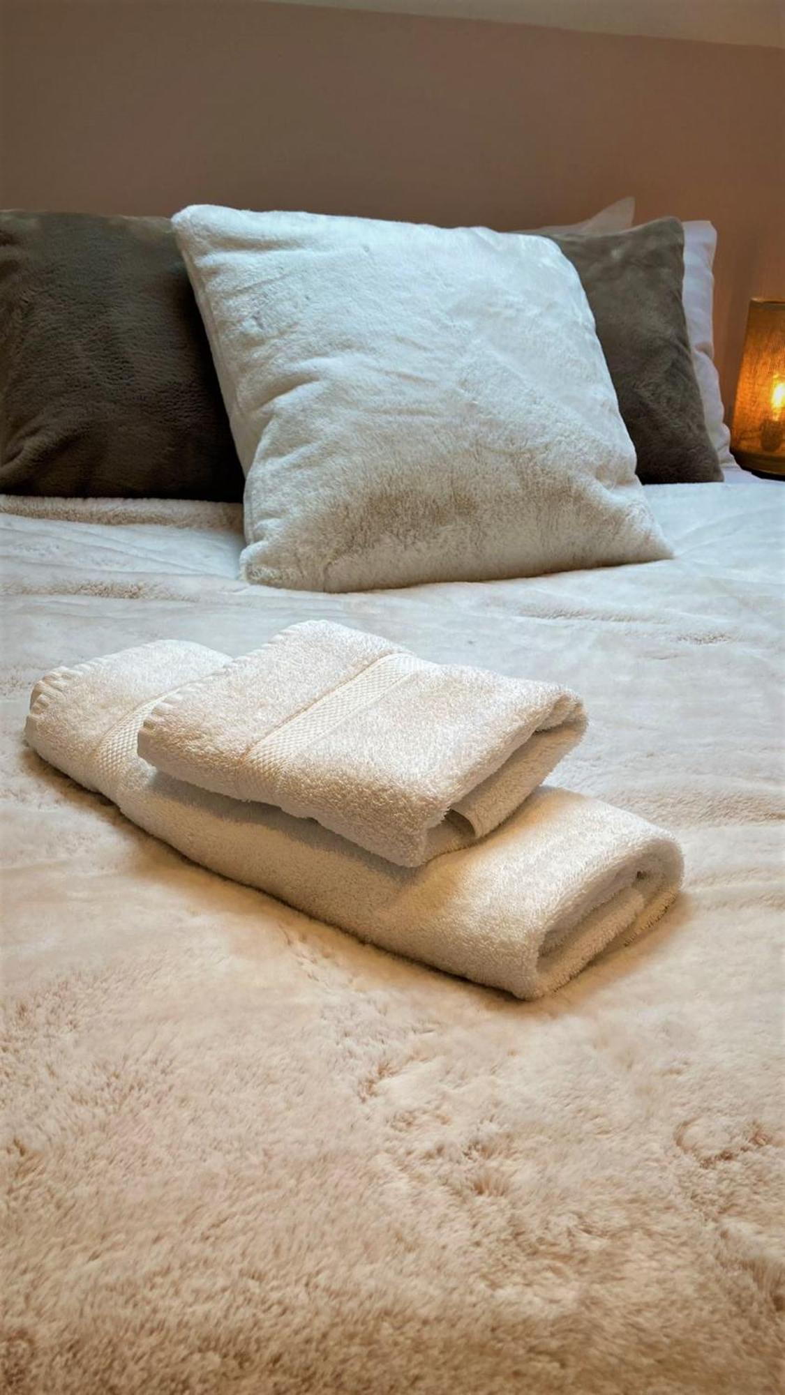 Apartment Escape 2 Unwind, Minster Retreat - Sleeps 5 *