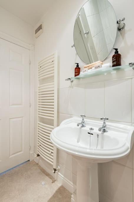 Spacious Stylish House,r/way Museum,parking,garden * York