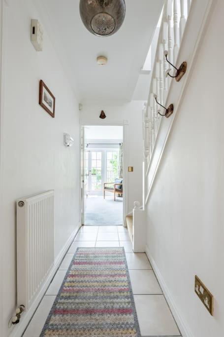Spacious Stylish House,r/way Museum,parking,garden Holiday home