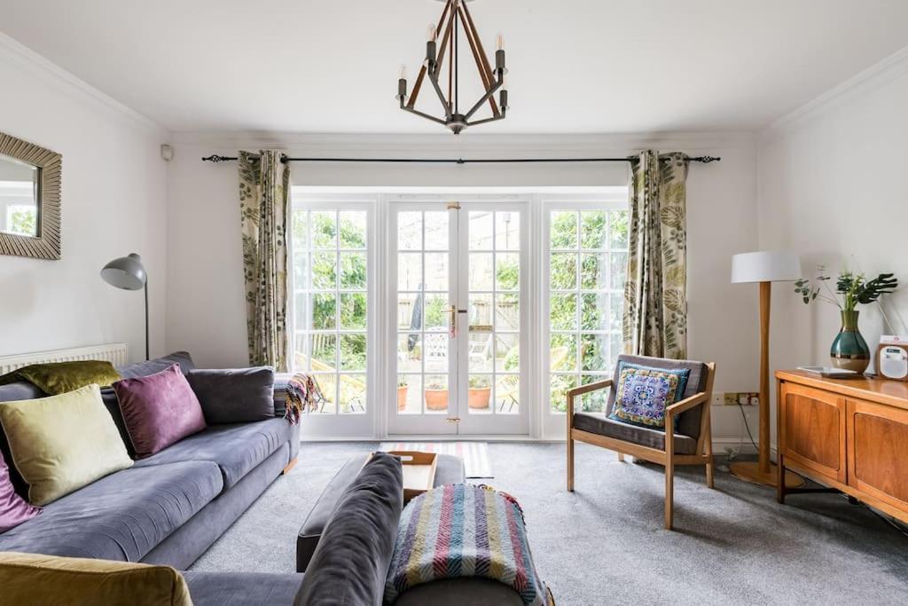 Holiday home Spacious Stylish House,r/way Museum,parking,garden