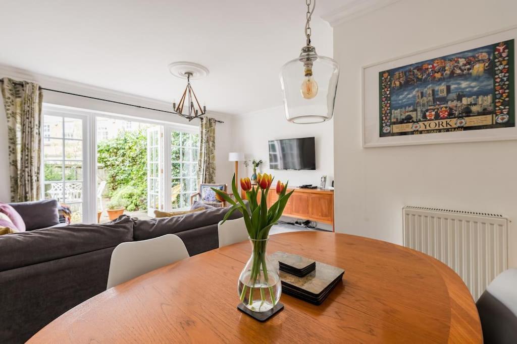 Spacious Stylish House,r/way Museum,parking,garden * York