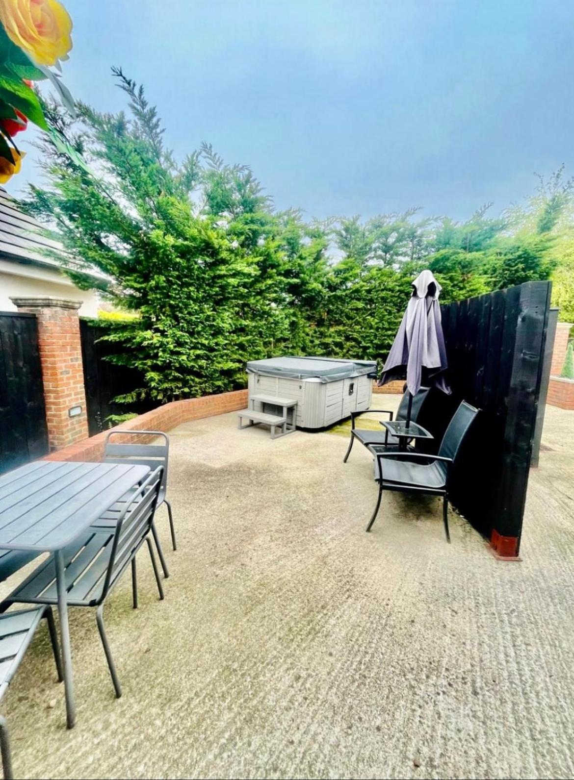 Sycamore With Hot Tub Holiday home York