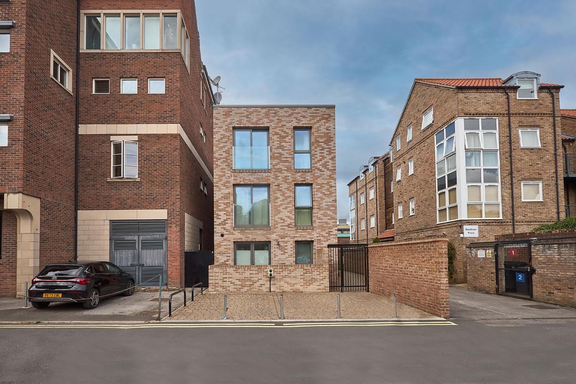 Host & - The Hideaway Apartment York