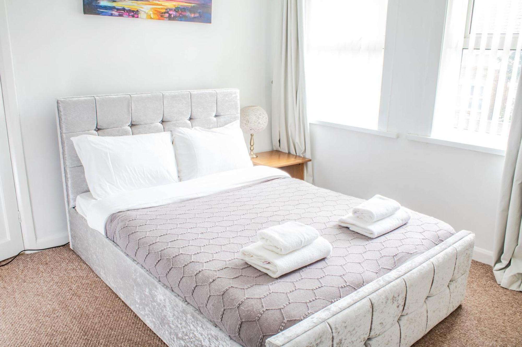 3 Bed House - Free Parking - 10 Minutes To Centre - Perfect For Families, Contractors And Relocators York