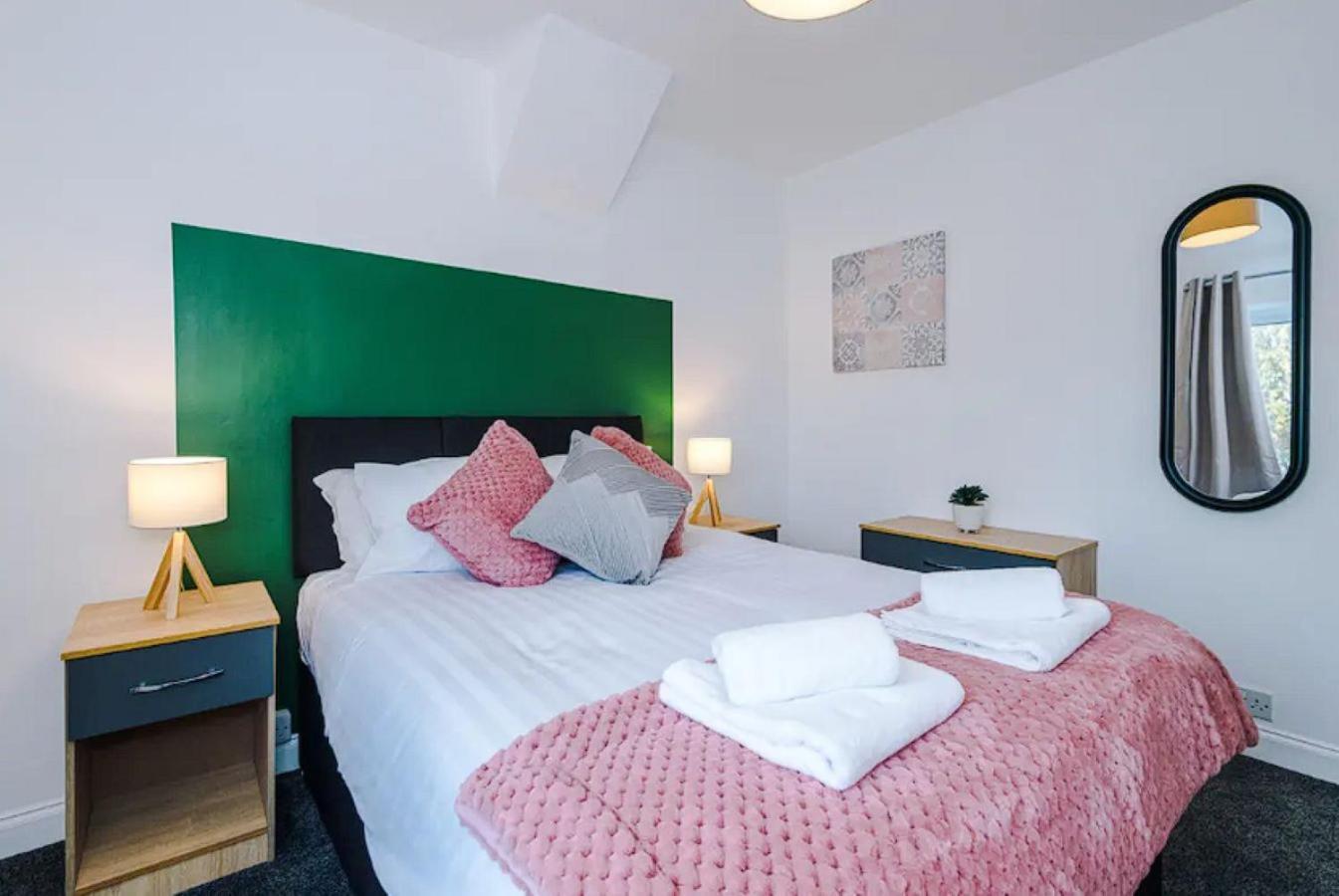 Charming And Modern 3br Steps Away From Center Holiday home York
