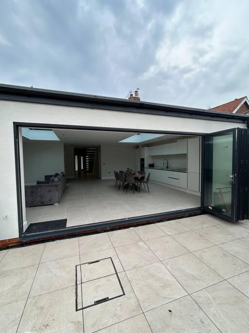 Spacious & Modern House Sleeps 8