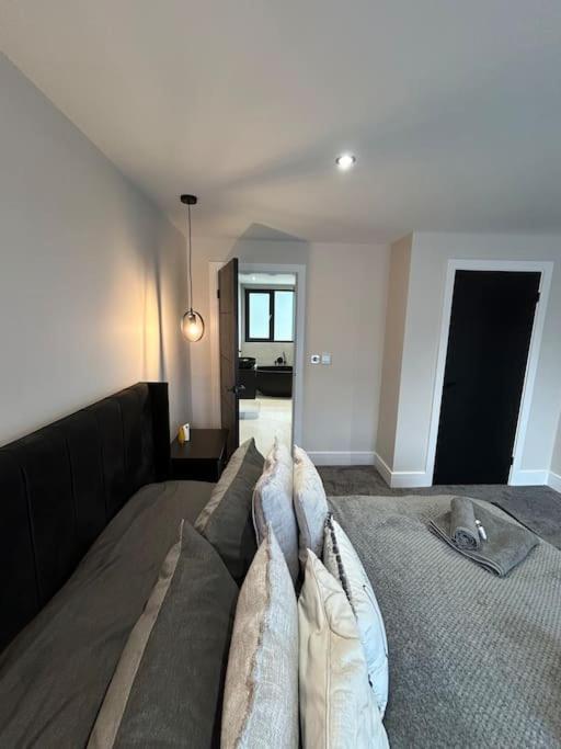Spacious & Modern House Sleeps 8 * York