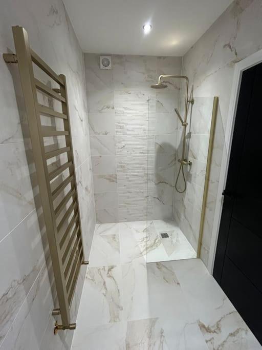 Holiday home Spacious & Modern House Sleeps 8