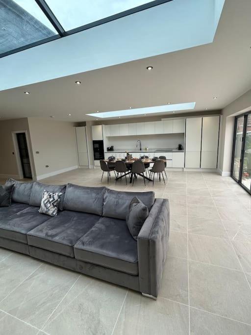 Spacious & Modern House Sleeps 8 Holiday home York