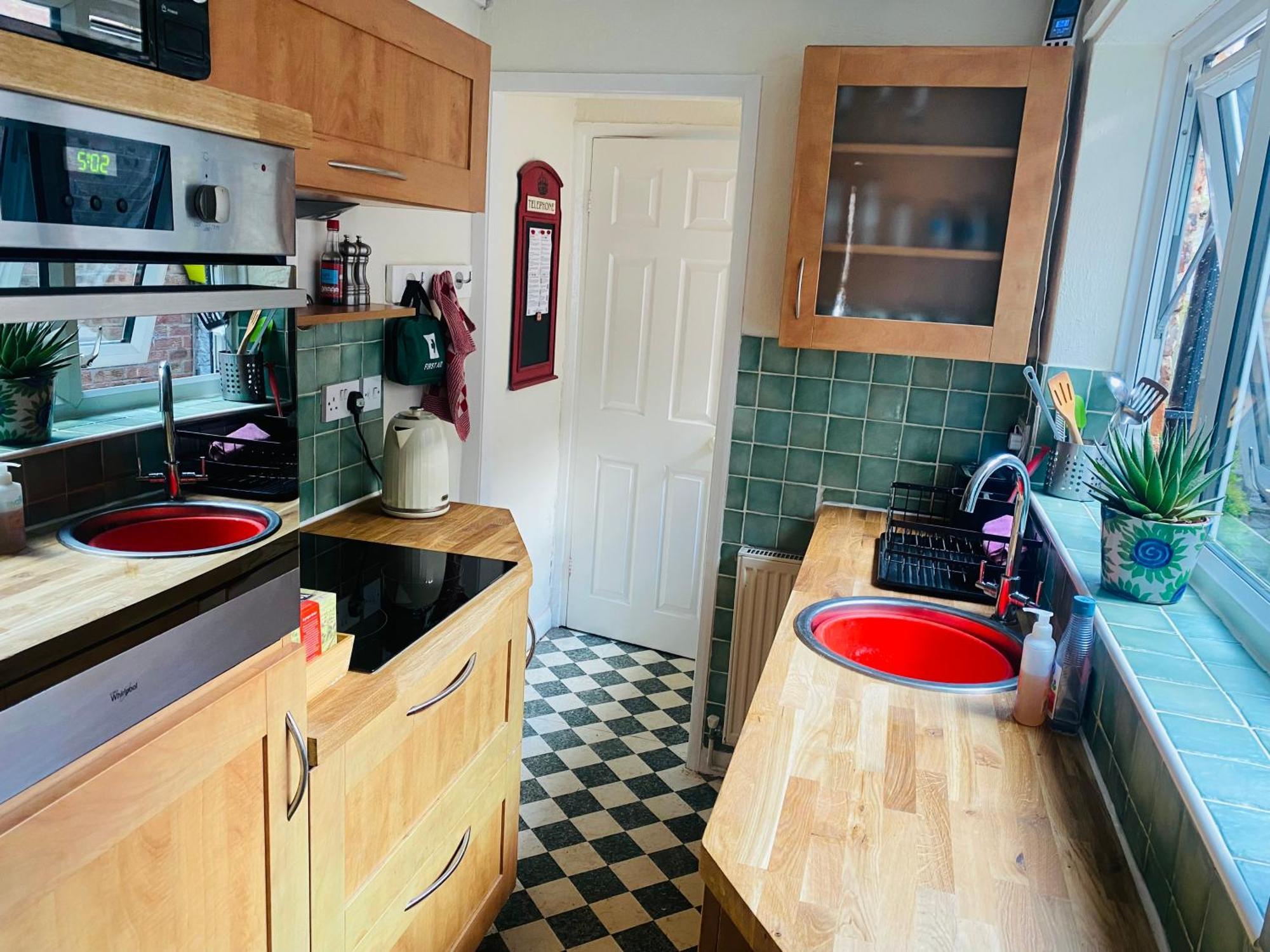 Comfy Within Wall, 10 Mins Walk To Centre, Attractions & Railway Station Holiday home York