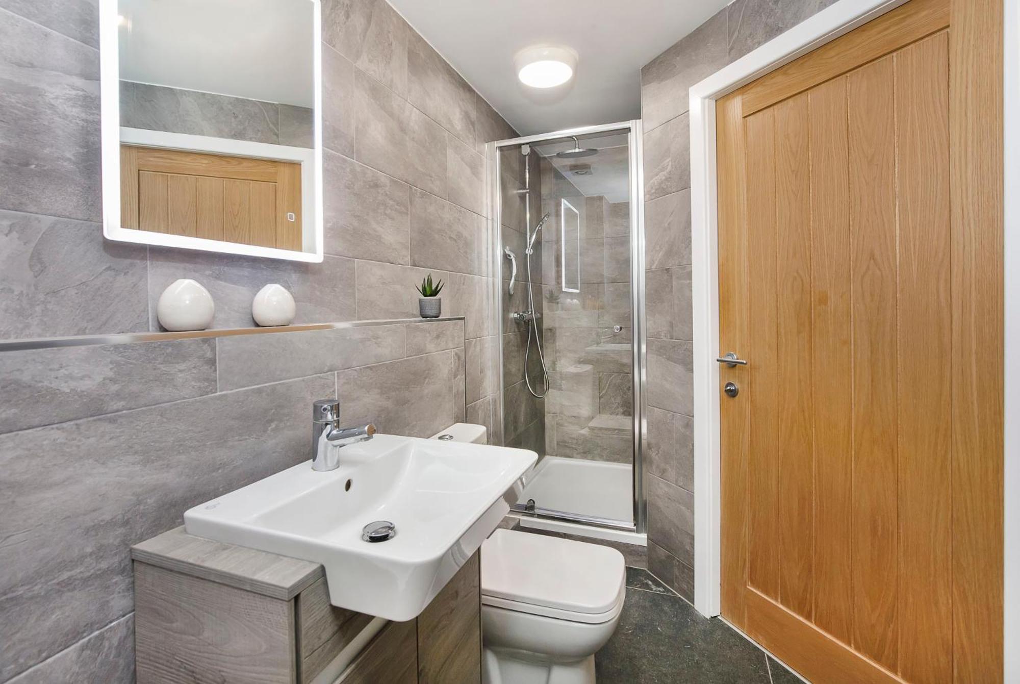 Robyn's Retreat-free Parking Apartment