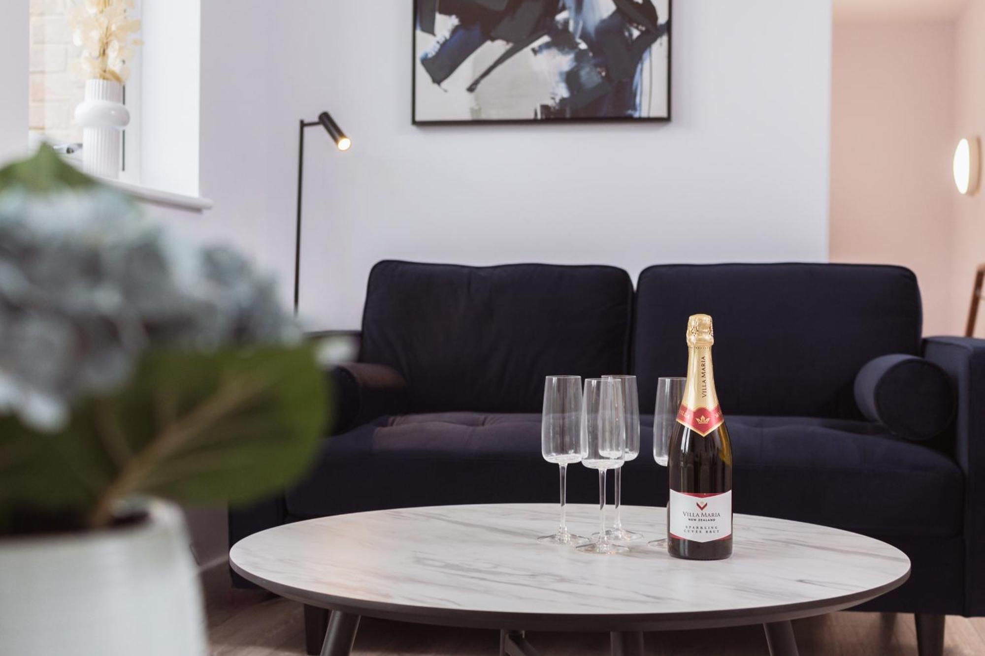 Apartment Stylish New-build, Free Parking, 20-minute Walk To Centre