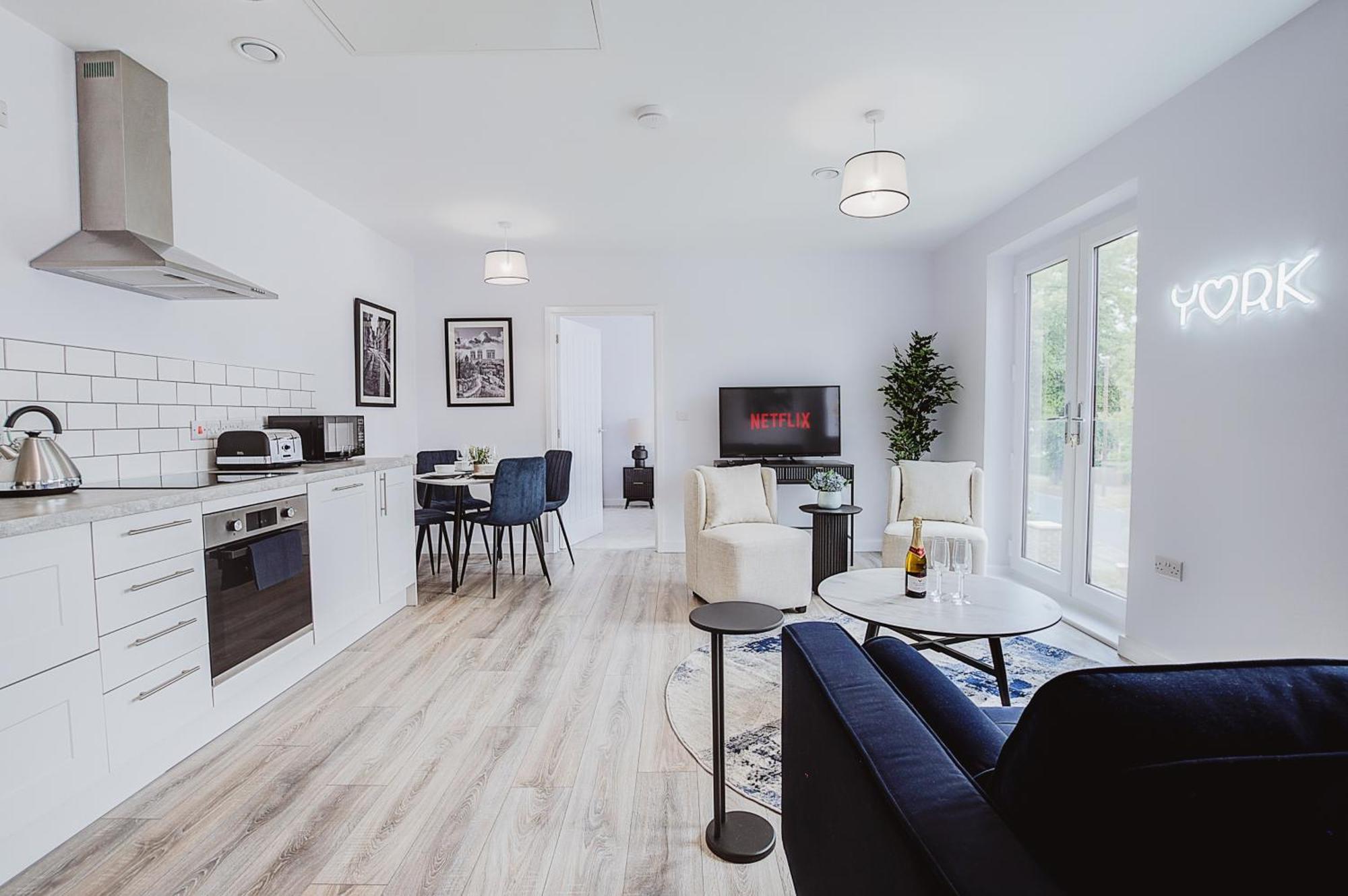Stylish New-build, Free Parking, 20-minute Walk To Centre Apartment