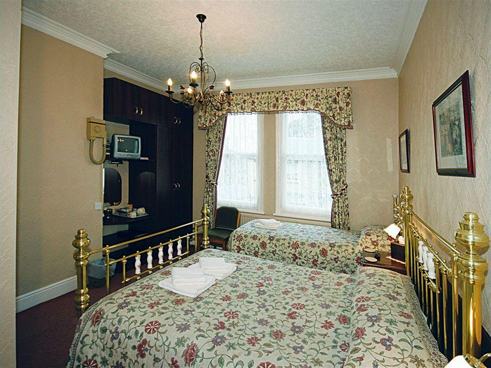 The Farthings Bed & Breakfast 4*