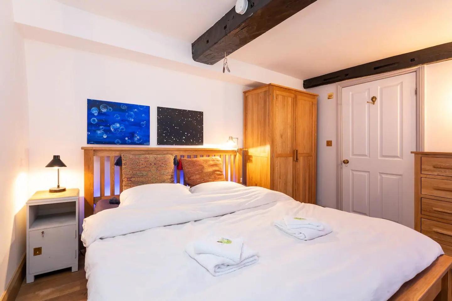 Pass The Keys Stunning Flat Within Walls Apartment