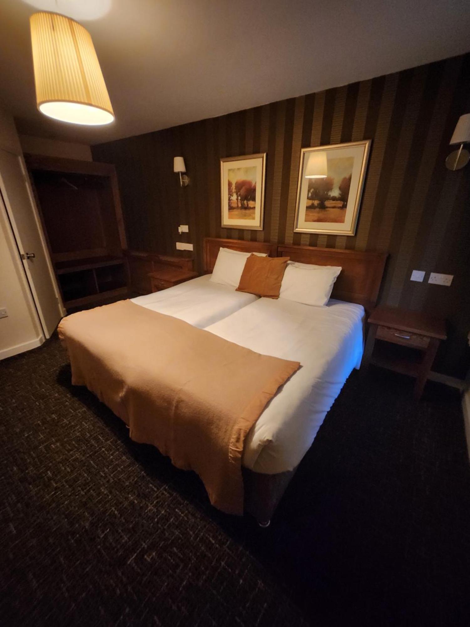 Hotel Red Lion & 3*