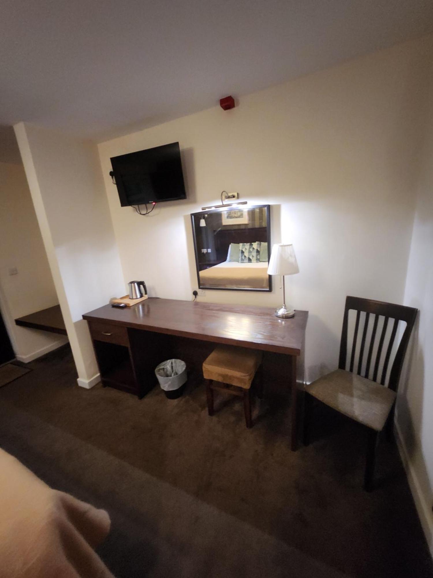 Hotel Red Lion & 3*