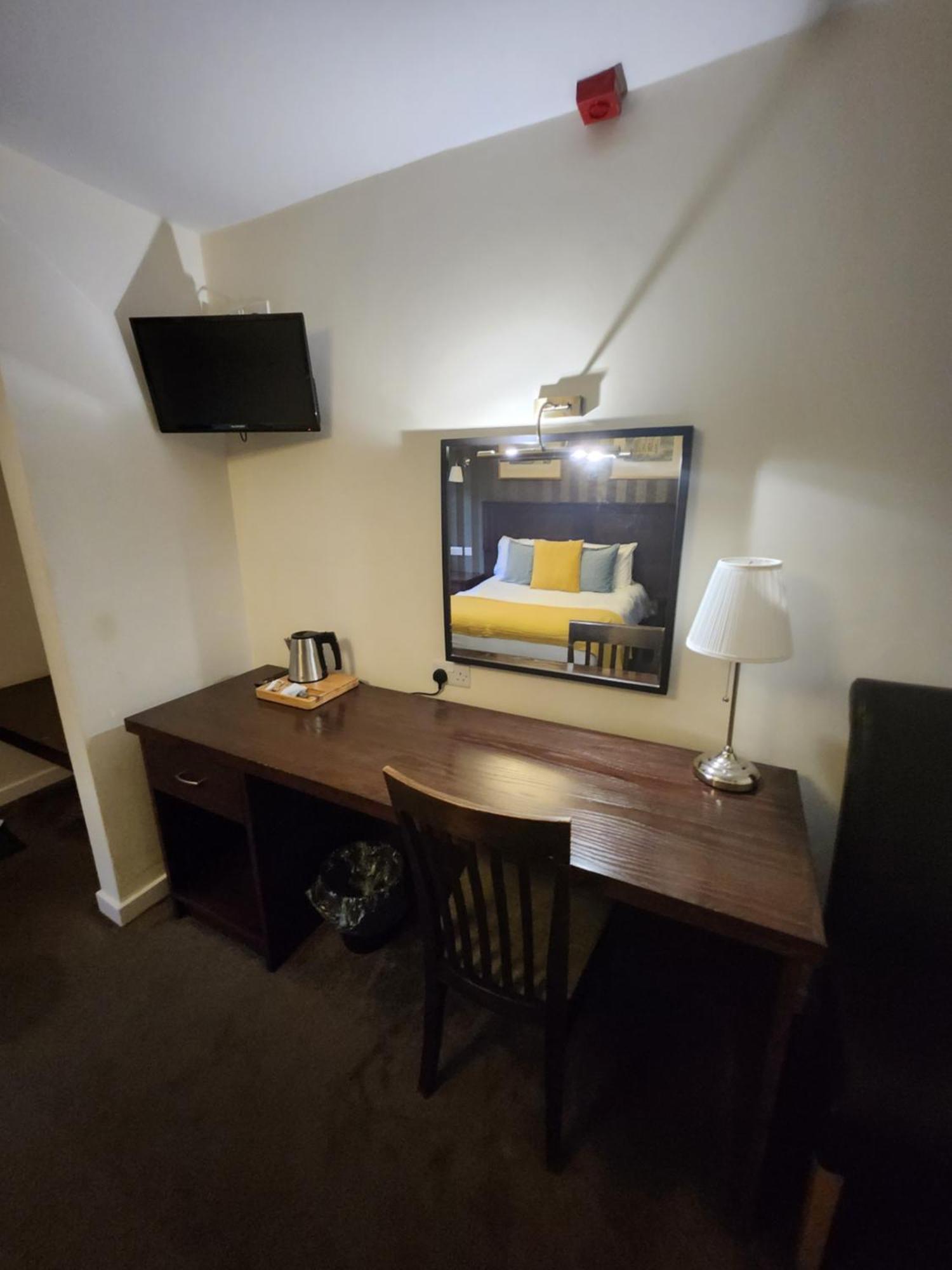 Red Lion & Hotel 3*