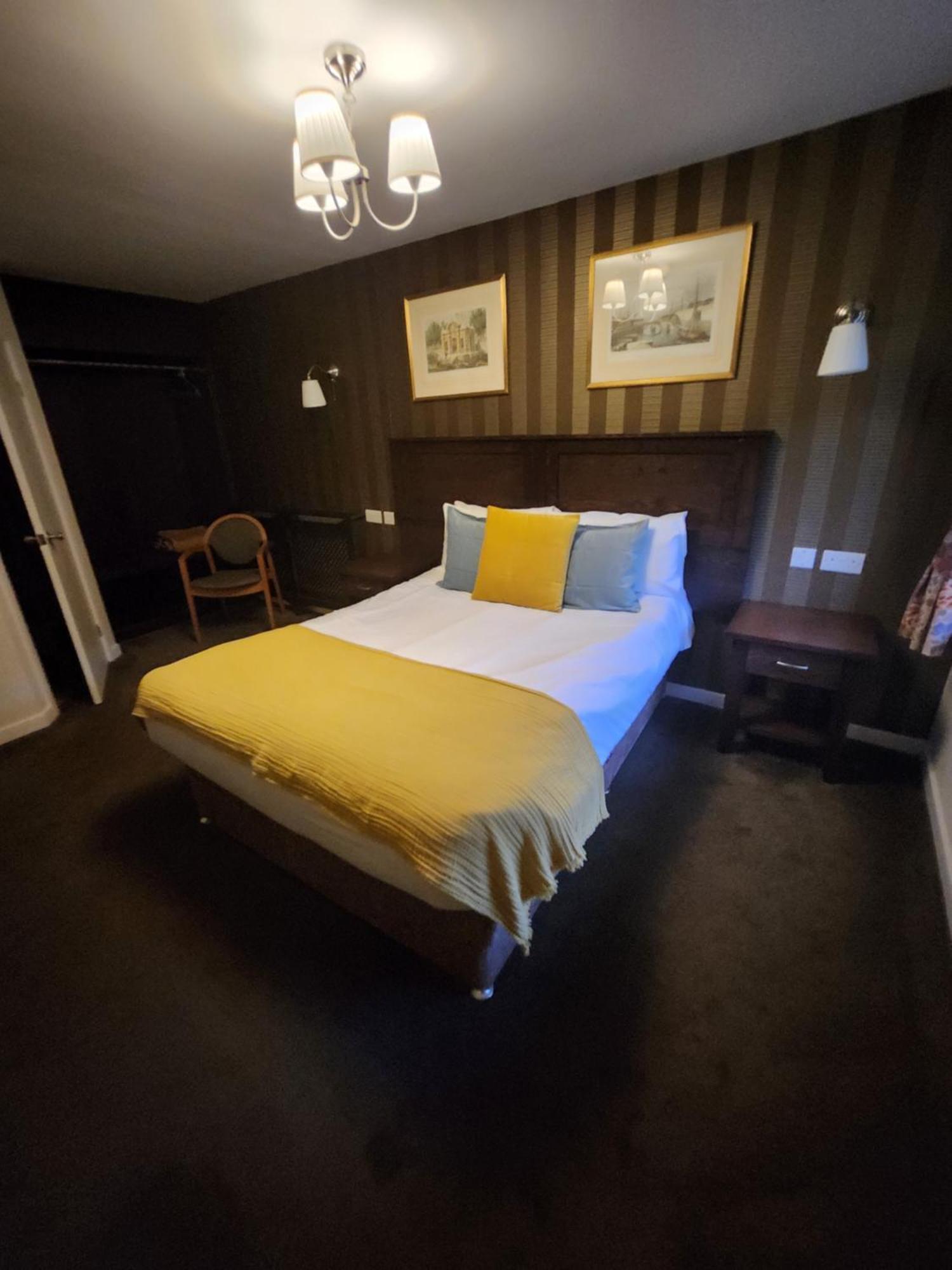 Hotel Red Lion & 3*