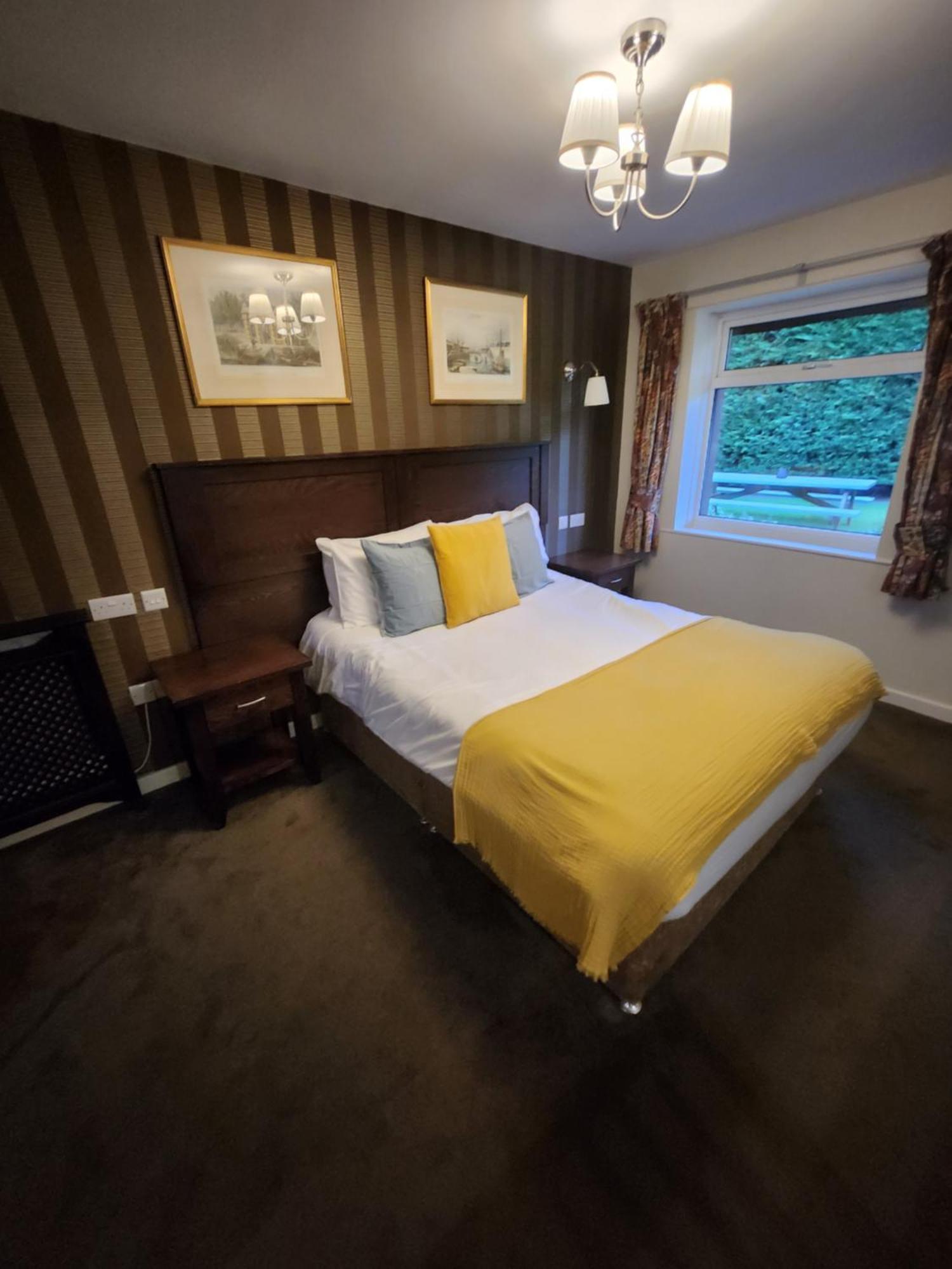 Hotel Red Lion & 3*