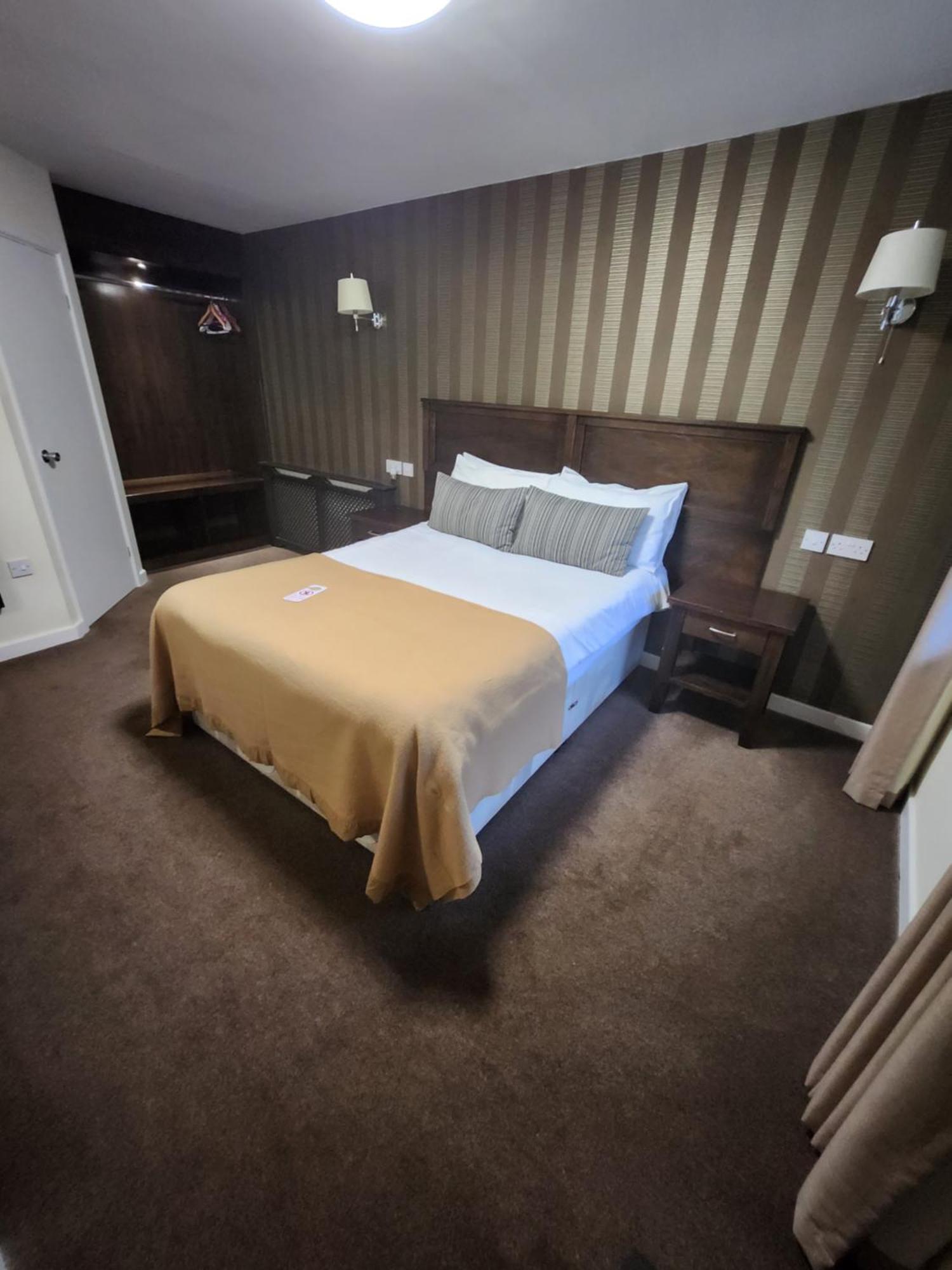 Red Lion & Hotel 3*