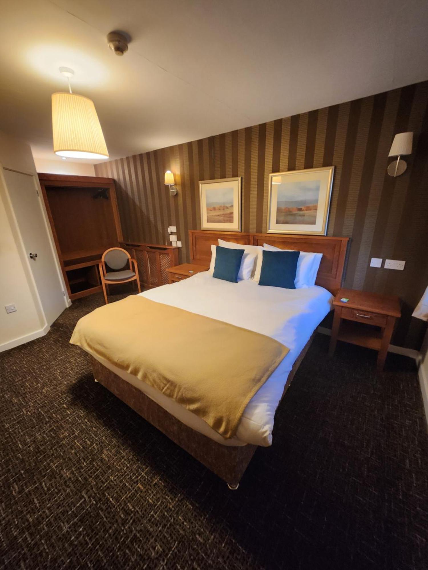 Hotel Red Lion & 3*