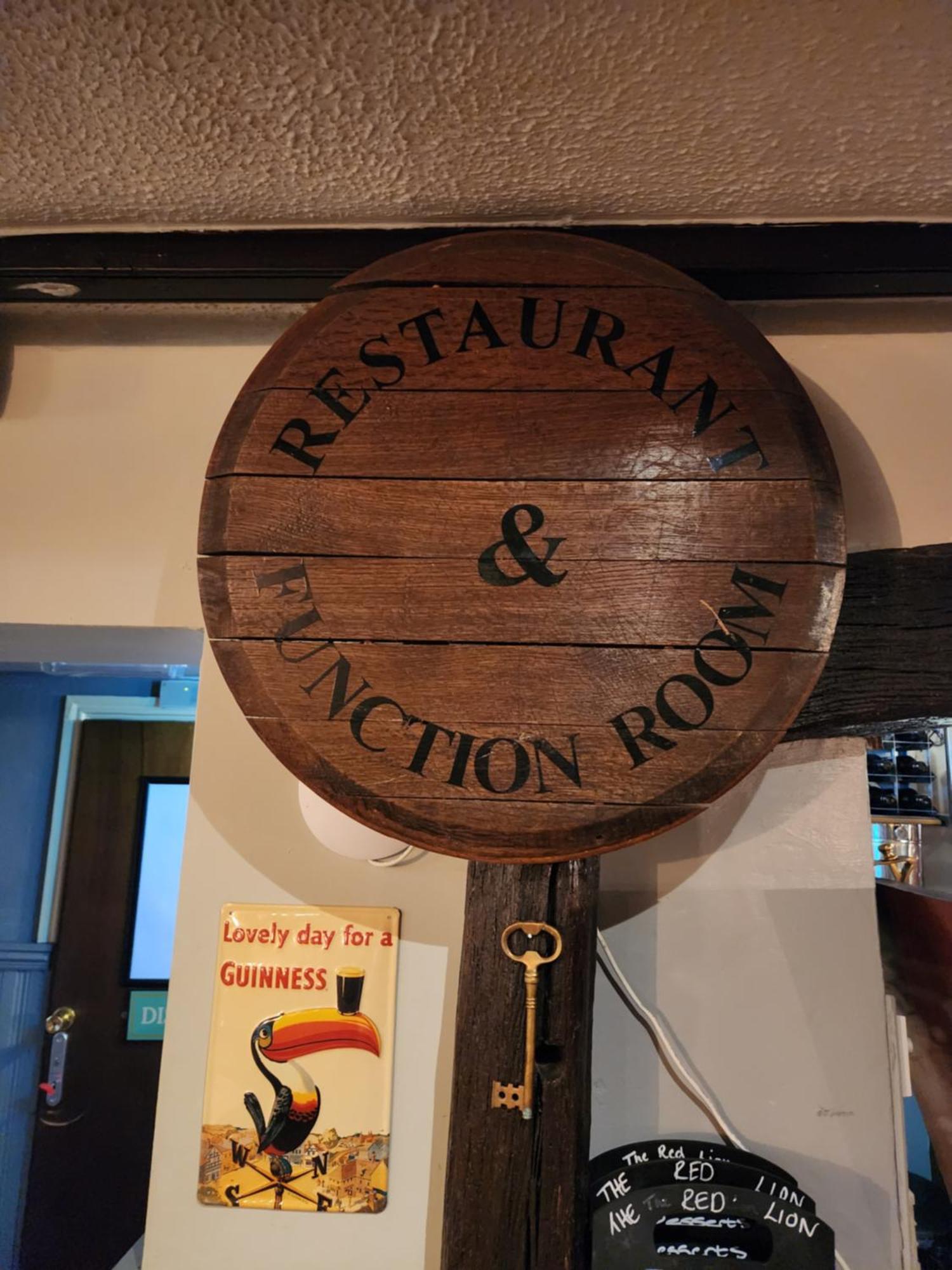 Red Lion & 3*
