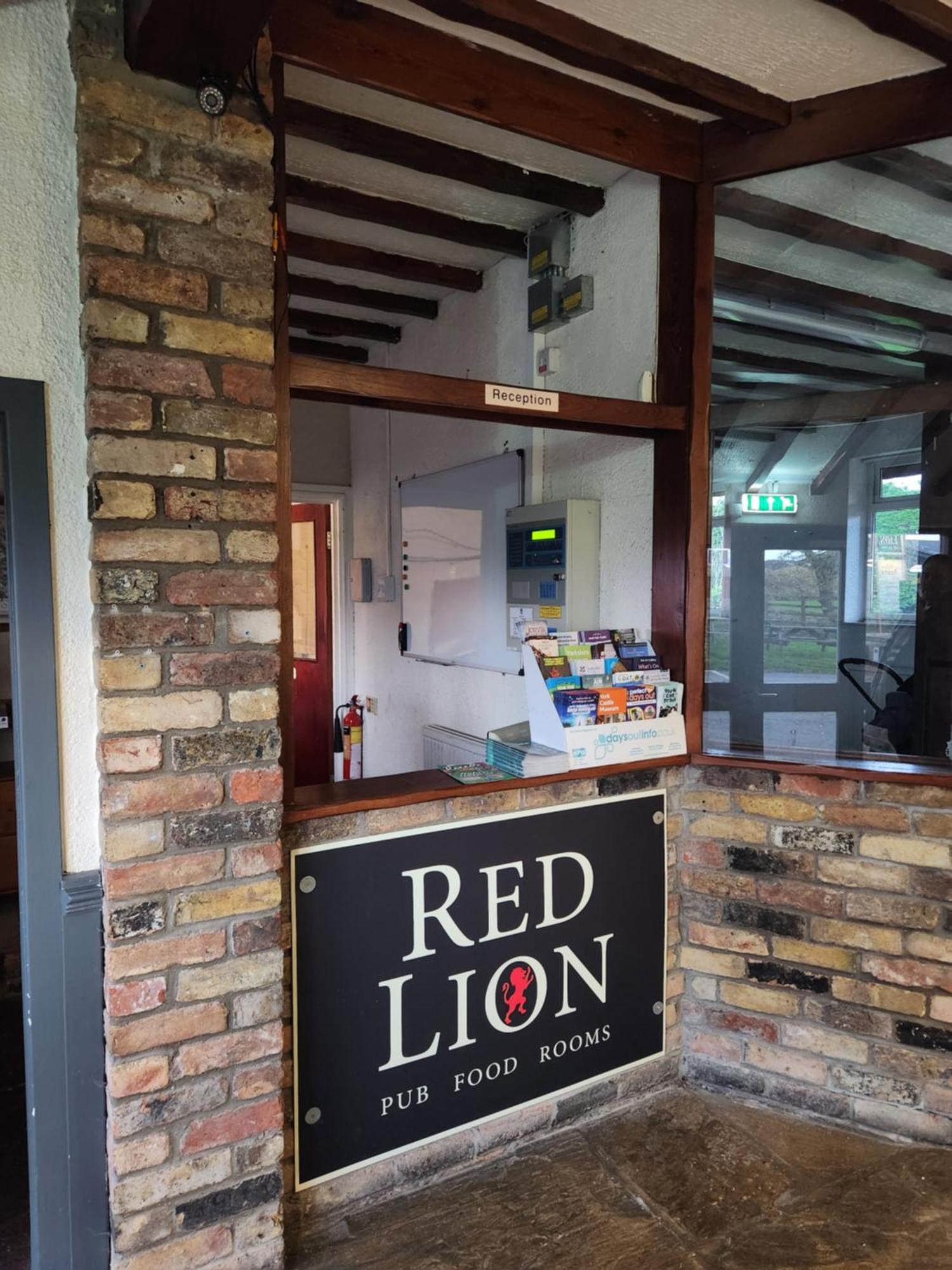 Red Lion &