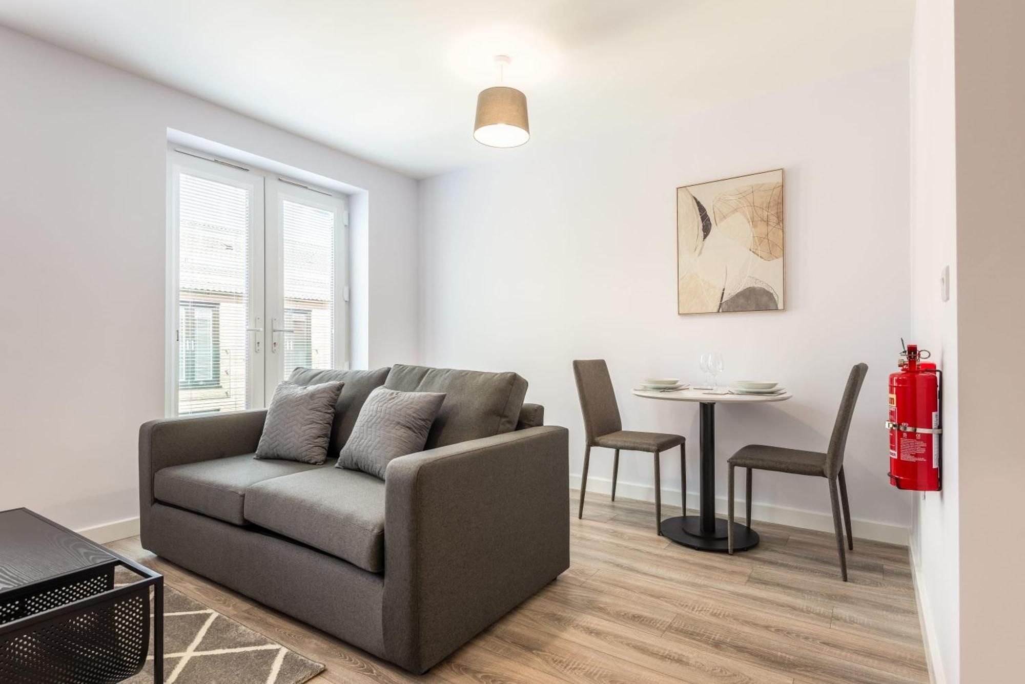 Fabulous 1 Bedroom In Apartment York