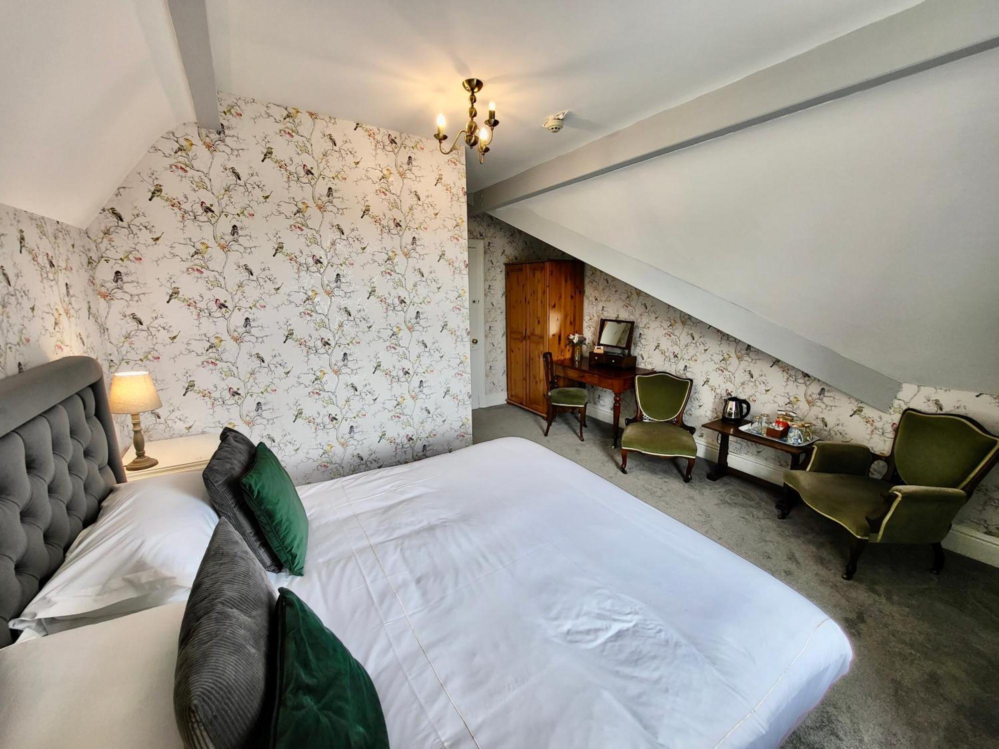Hotel St George's 3*