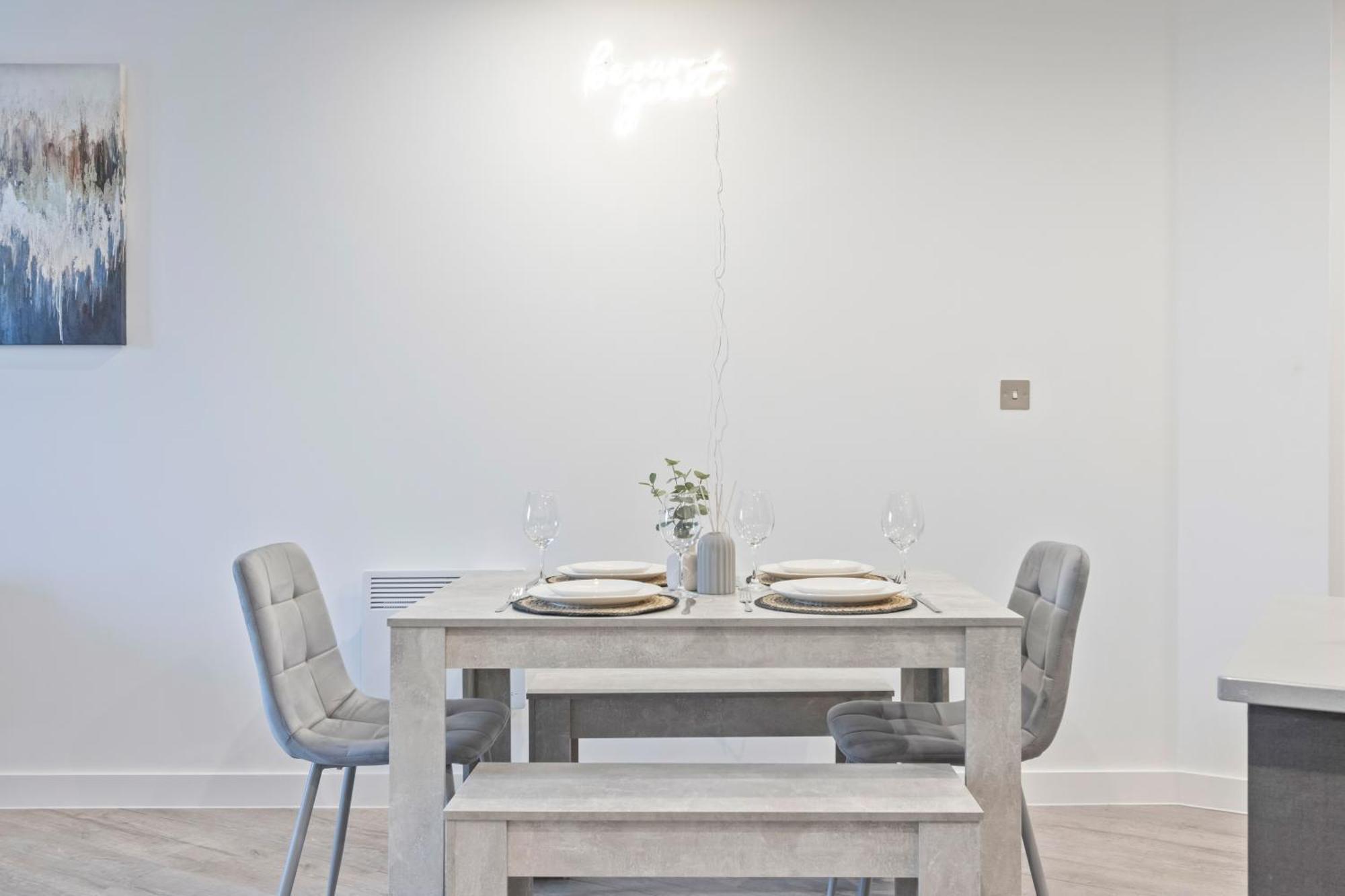 Elegant Flat - Sleeps 5 - Gym Apartment York