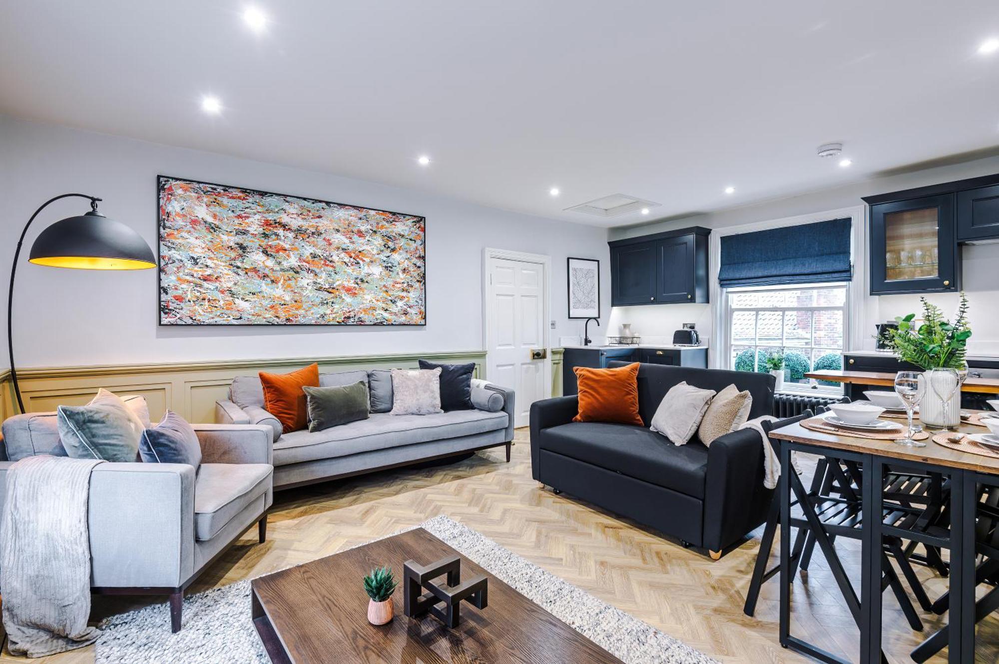 Stunning - Sleep 18 Apartment *
