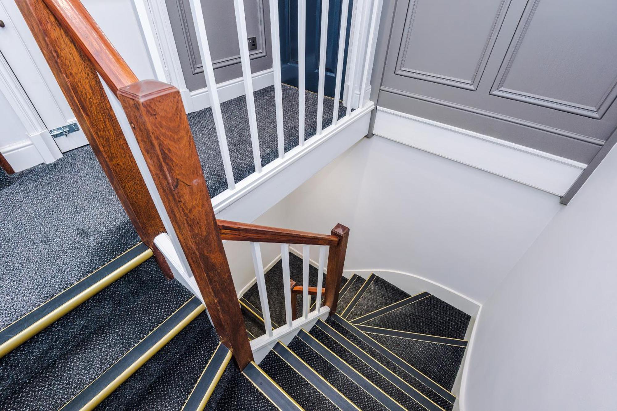 Stunning - Sleep 18 Apartment York