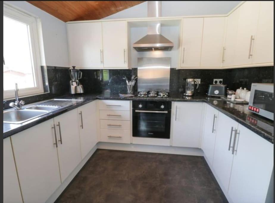 Family Honeybeelodge Hot Tub And Wood Burner Holiday home York