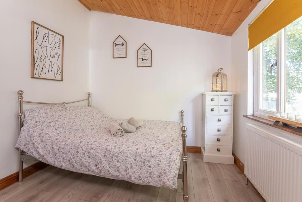 Family Honeybeelodge Hot Tub And Wood Burner York