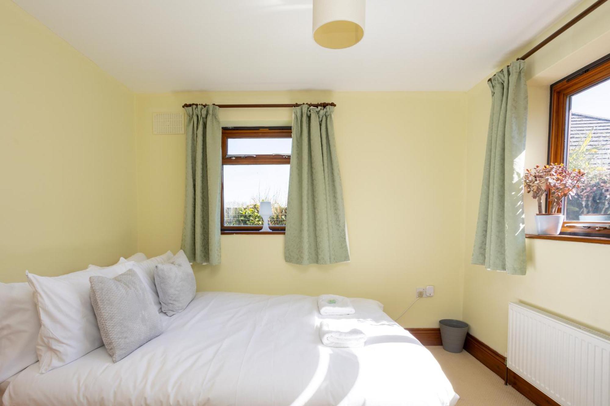 Apartment Isabella Place In - 3 Bed Property, 2 Double Beds, 1 Large Double Bed, Ideal For Families *