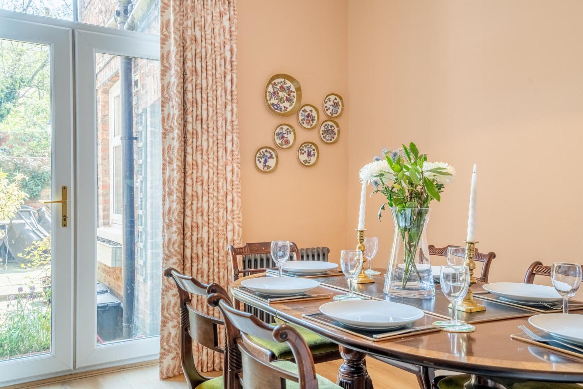 28 Queen Anne's Road York